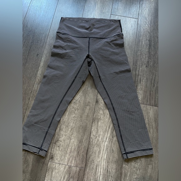 NWOT Lululemon Wunder Under Crop 21” size 10 - Picture 3 of 7